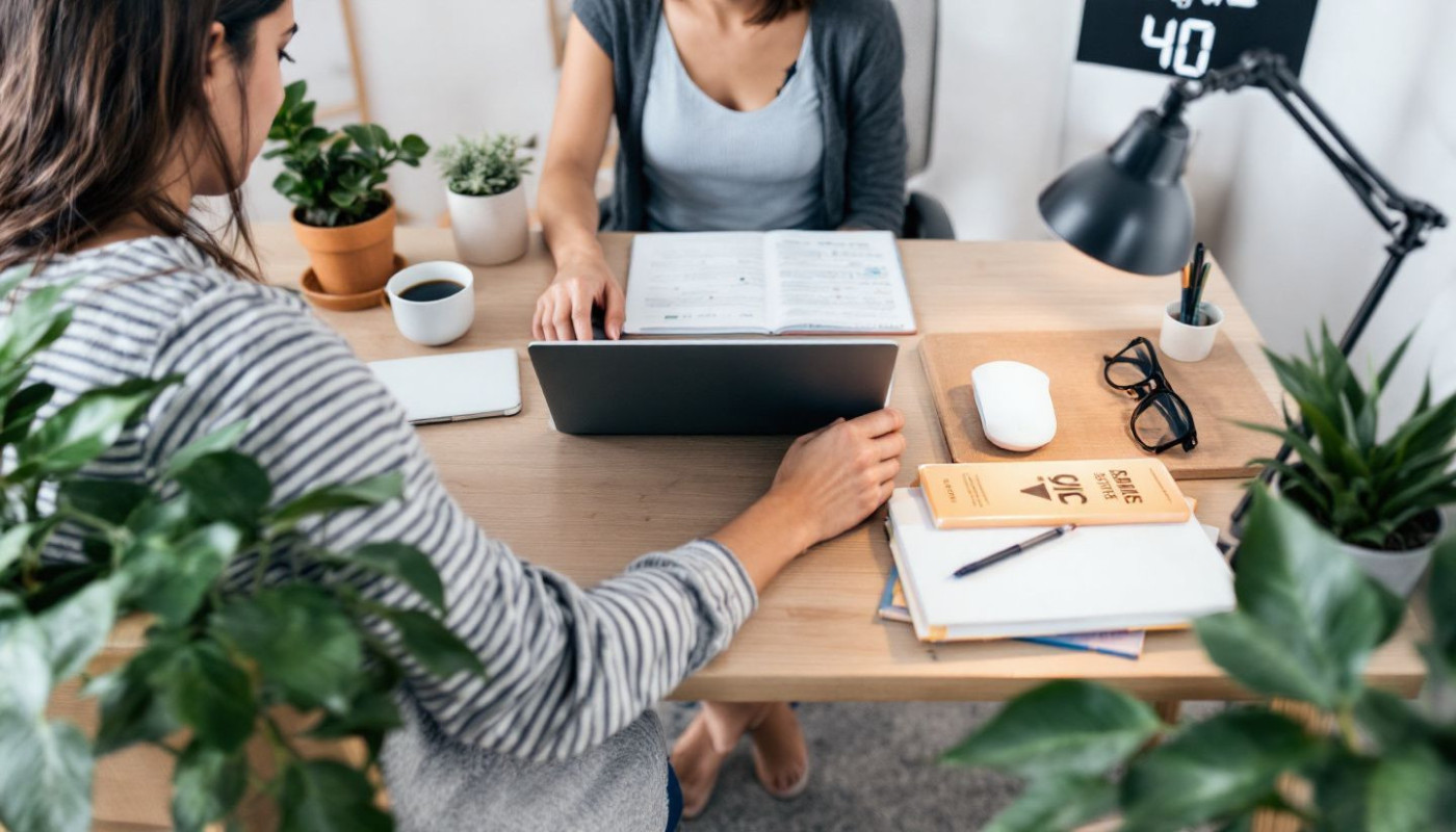 Comment une formation en ligne peut faciliter la reconversion en analyste de données